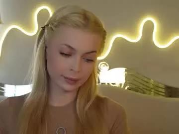 kelly_peachpiee from Chaturbate