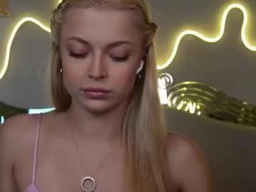 kelly_peachpiee from Chaturbate