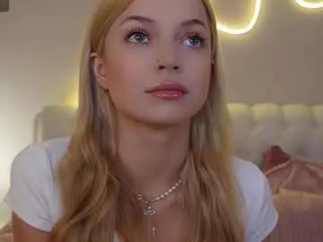 kelly_peachpiee from Chaturbate
