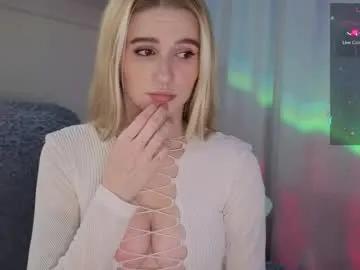 Koketka19 from Chaturbate