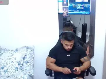 leo_muscleboy from Chaturbate