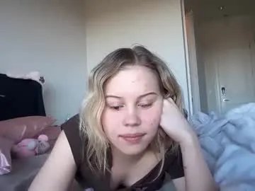 lunarose17 from Chaturbate