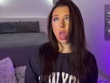 menndi on Chaturbate 