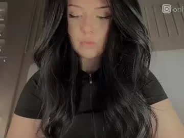 menndi on Chaturbate 