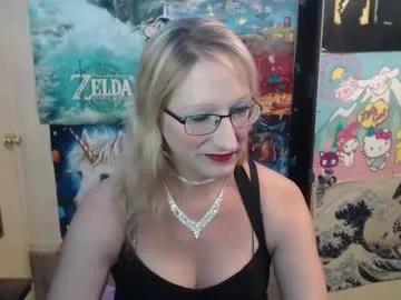 Naked Room savanah_banana 