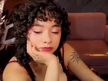 Sunny2_b from Chaturbate