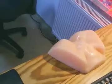 toohugeandstonedxoxo on Chaturbate 