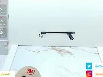 valirya_devote from Chaturbate