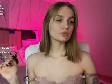 vikky_moon from Chaturbate