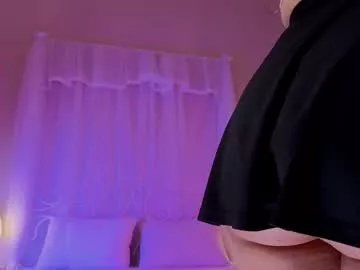 wednesday_evans from Chaturbate