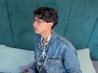 aaron_ez from Flirt4Free