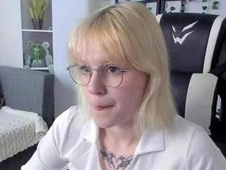 angelique_kinahan from Flirt4Free