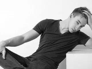 apollon_fox from Flirt4Free