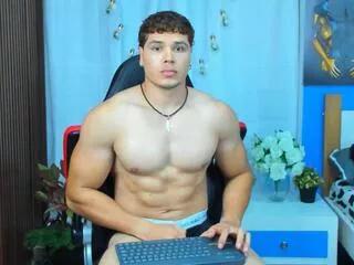 aurelio_strong from Flirt4Free
