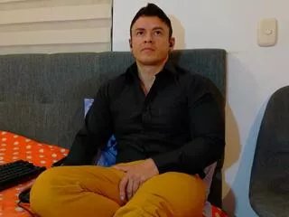 danny_musclehot on Flirt4Free 