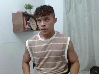 lucas_luxx from Flirt4Free