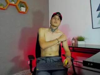 rogerr_gold from Flirt4Free