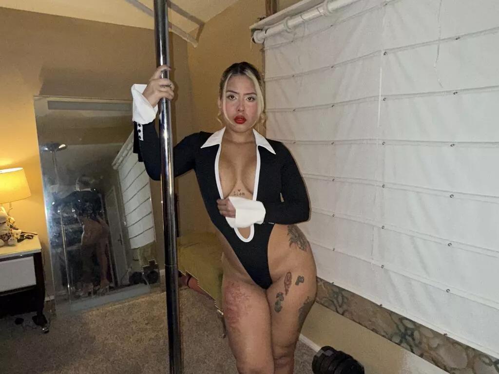 ivonnes from LiveJasmin