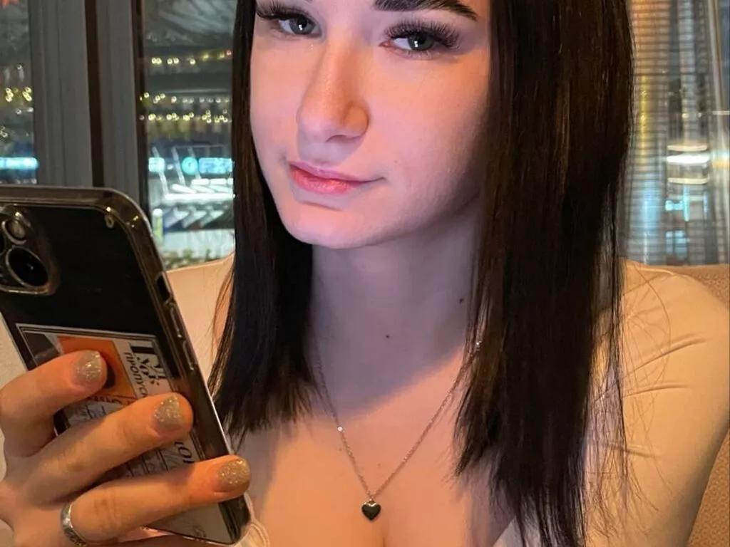 LilyGrows from LiveJasmin