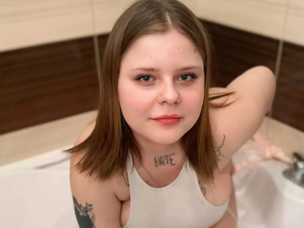 LisaLun from LiveJasmin