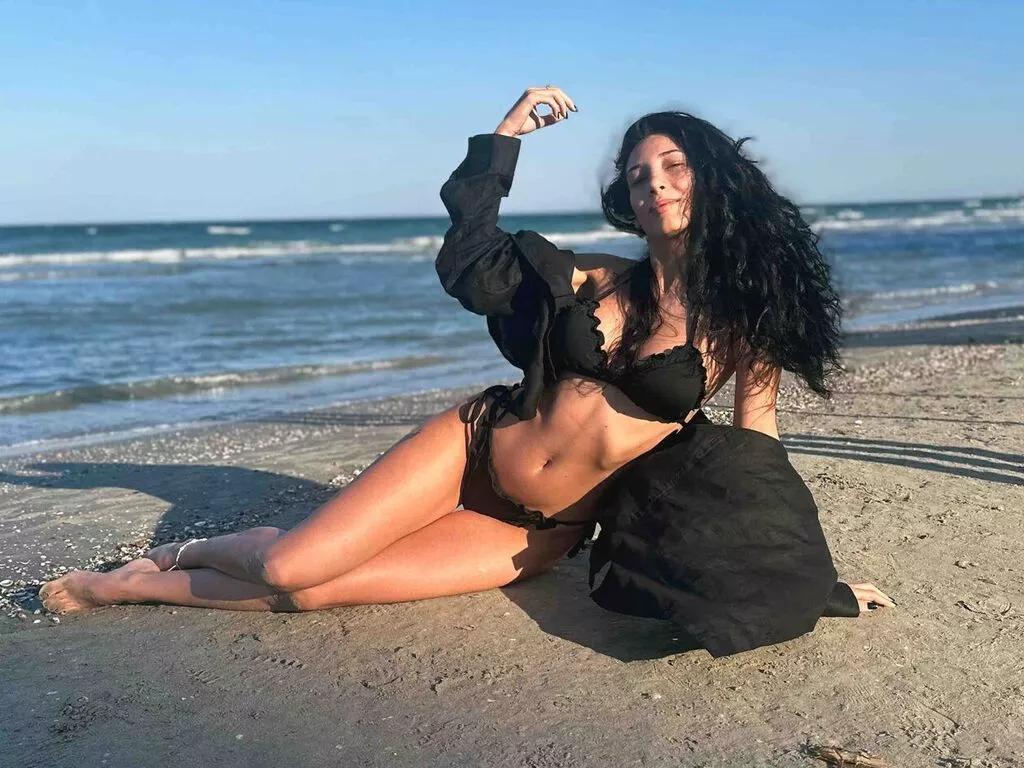 MiaLunnah from LiveJasmin