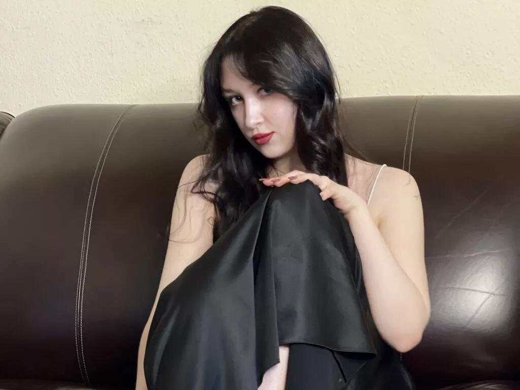 SaraWhisper from LiveJasmin
