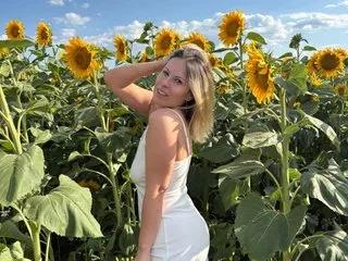 CARMIYNNA from Streamate