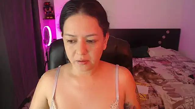 Abbyjoness21 from StripChat