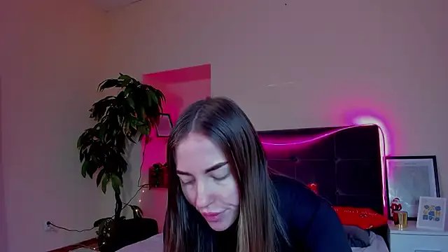 AdrianaCult from StripChat