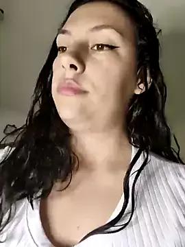 Naked Room AlanaDesire 