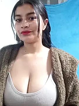 AlanaHotxx from StripChat