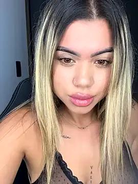 Alanna-foxx from StripChat