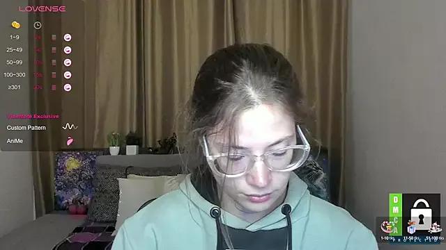 Alicia_redfollow from StripChat