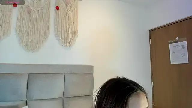 Aliina__Sauvage from StripChat