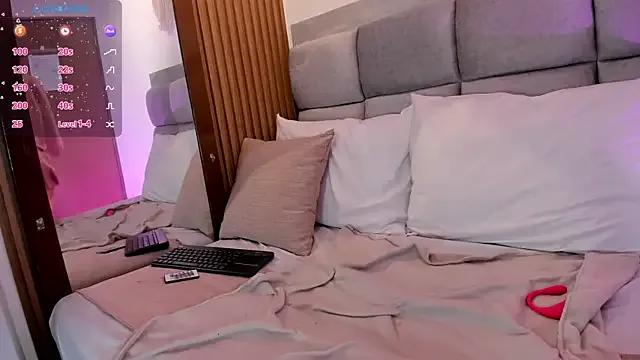 Aliina__Sauvage from StripChat