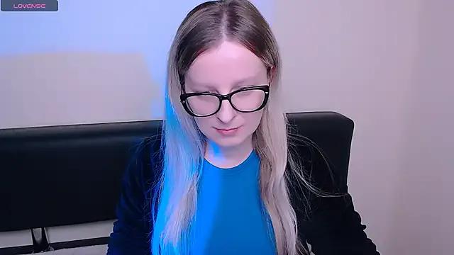 AllaLeomz from StripChat