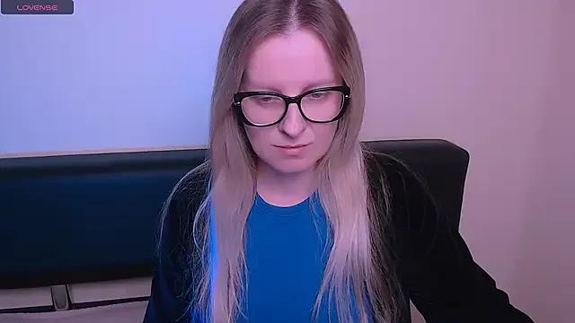 AllaLeomz from StripChat