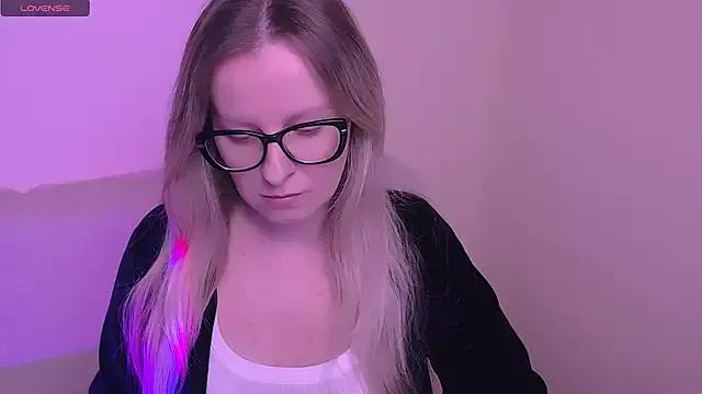 AllaLeomz from StripChat