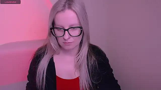 AllaLeomz from StripChat