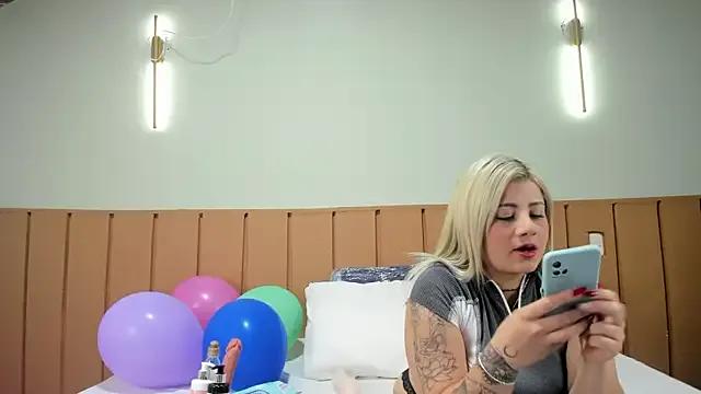 Ally_blonde from StripChat