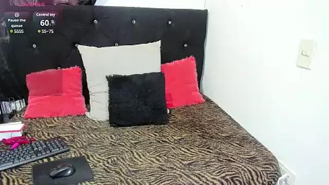 Naked Room AmeliaThompsonTaboo 