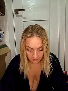 Naked Room Ami_Foxy 