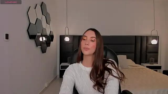 AnaisNin from StripChat