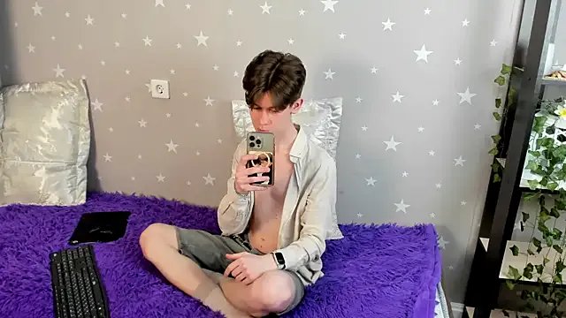 AndrewwCarter2 from StripChat