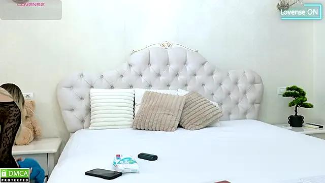 AniaKarenina from StripChat