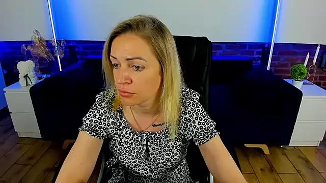 Anna_Snows from StripChat