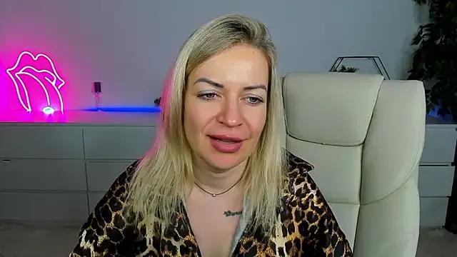 Anna_Snows from StripChat