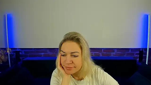 Anna_Snows from StripChat