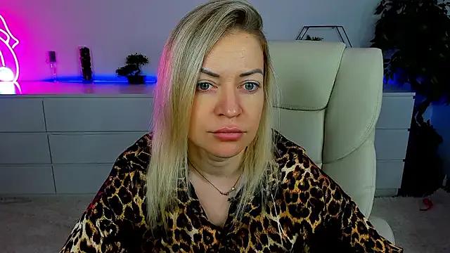 Anna_Snows from StripChat