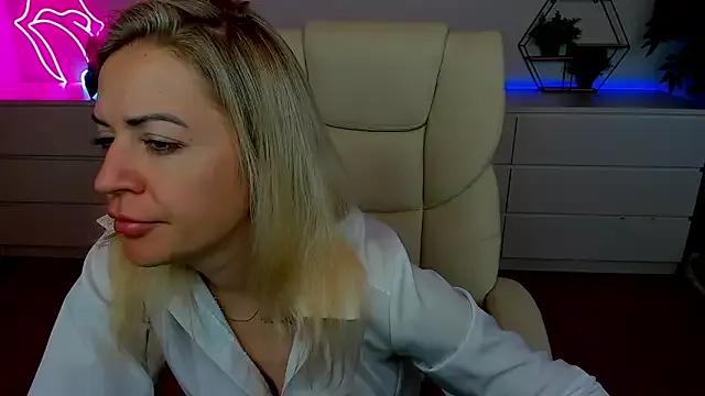 Anna_Snows from StripChat